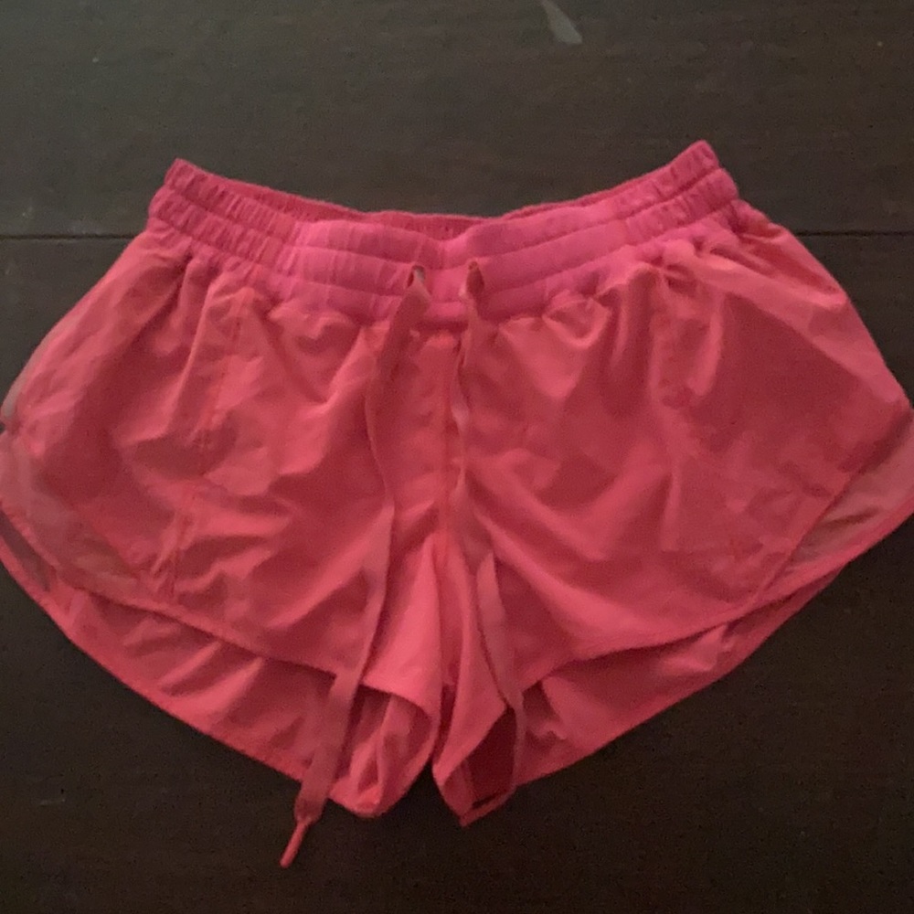 lulu hotty hot short low rise 2.5 inch